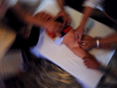 Neonato nigeriano muore dopo la circoncisione in casa