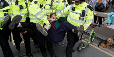 Manifestazione per il clima: arrestati 290 mani...