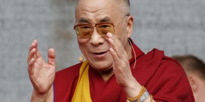Migliorano le condizioni del Dalai Lama ricover...