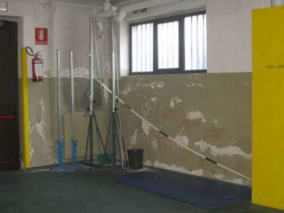 Ogni tre giorni cedimenti e crolli: è allarme nelle scuole