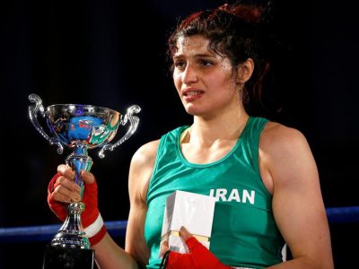 La campionessa di pugilato iraniana adesso sfugge all’arresto