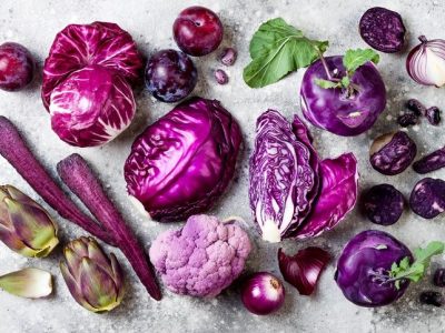 Salute: il ruolo benefico di frutta e verdura di colore blu-viola