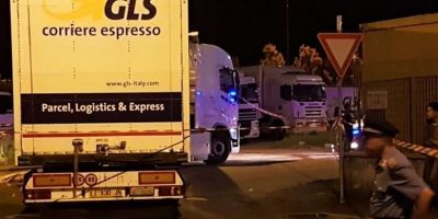 Una notte sul tetto per gli operai della Gls di...