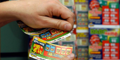 Trova “gratta e vinci” in un cestin...