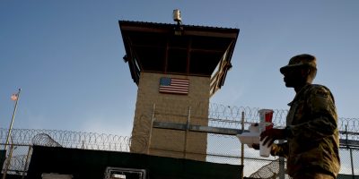 Il Pentagono sostituisce il comandante di Guant...