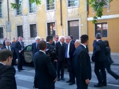 Il Presidente Mattarella in visita a Napoli passeggia a Sanità