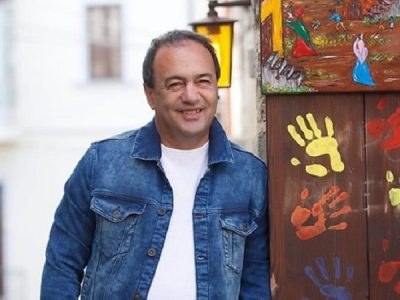 Contestati reati di truffa e falso ideologico al sindaco Mimmo Lucano