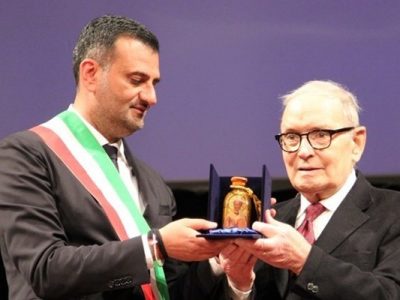 Al maestro Ennio Morricone le chiavi della città di Bari