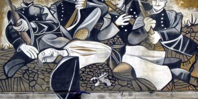 Porta i fiori sulla tomba del fidanzatino carab...