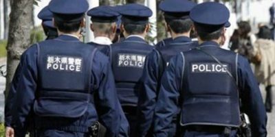 Guidava auto della polizia ma non possedeva la ...