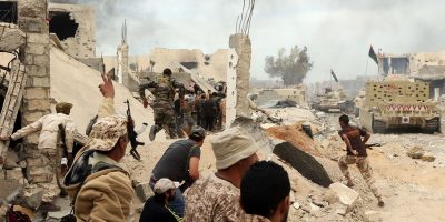 Nuovo raid aereo su Tripoli, almeno 11 morti e ...