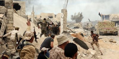 Nuovo raid aereo su Tripoli, almeno 11 morti e ...