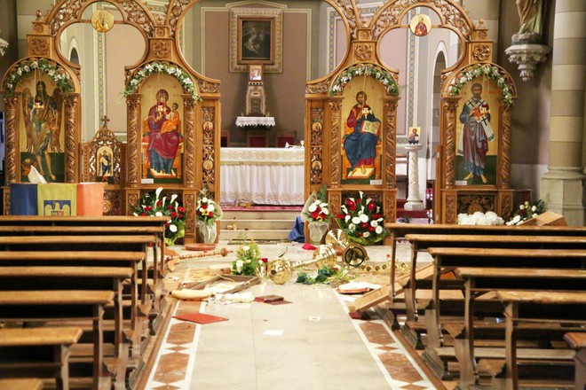 Ubriachi devastano la chiesa 