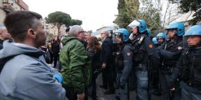 Roma: ricollocati i 60 rom della struttura di v...
