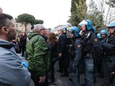 Roma: ricollocati i 60 rom della struttura di via Toraldo