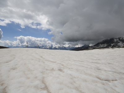 La sabbia del deserto sulle Alpi fa sciogliere velocemente la neve