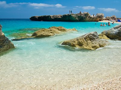 Depredavano le spiagge sarde di tesori naturali e sabbia