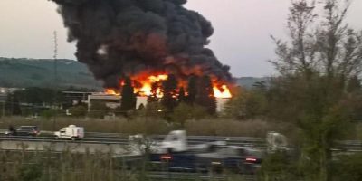 Monzone di Pavullo: stalla in fiamme, muoiono 2...