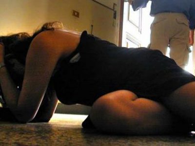 Sulla moglie altrattamenti e stalking per vent’anni, arrestato