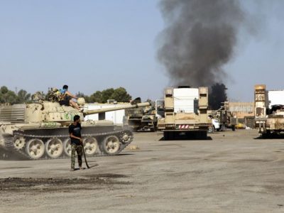Violenti combattimenti proseguono a sudest di Tripoli