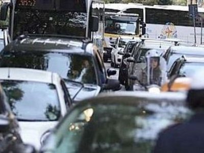 Traffico nel caos a Roma Eur, chiusa via Cristofo Colombo