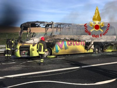 Incidente in A1 tra tir e bus di studenti in gita. Nessun ferito grave