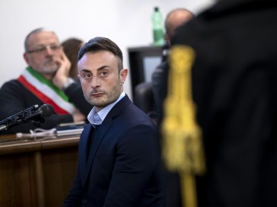 Caso Cucchi: il carabiniere superteste stringe la mano a Ilaria