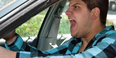 Al volante, crescono aggressività e comportamen...