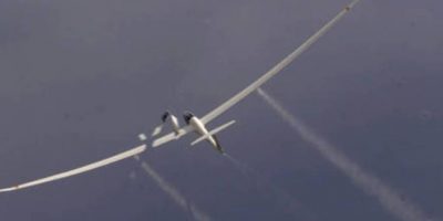 A 82 anni, atterraggio d’emergenza con l&...