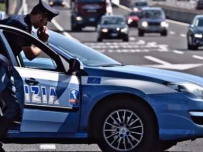 Donna sgozzata, trovati sulla A4 il marito e i due figli
