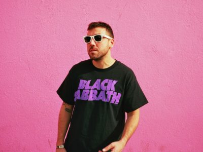 Il rapper e cantautore campano Coez parte con il suo nuovo progetto live