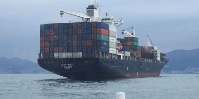 A Genova, arriva un cargo carico di armi: sciop...