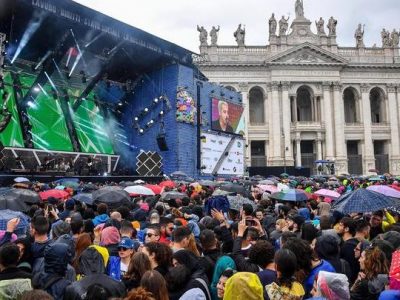 Concertone, Gallagher porta i Beatles sul palco di Roma
