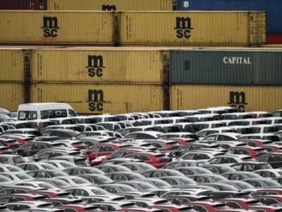 Trump posticipa di sei mesi i dazi su auto europee e giapponesi