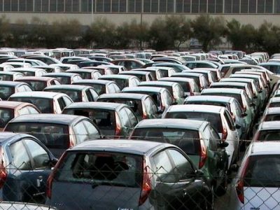 Mercato auto, segno positivo ad aprile dopo 3 cali consecutivi