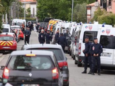 Tutti salvi gli ostaggi sequestrati da un gilet giallo di 17 anni