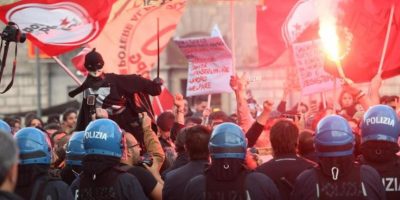 Salvini a Napoli, scontri accesi tra manifestan...