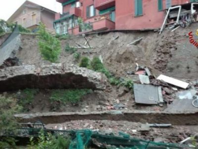 Cede muro di sostegno dello stabile: ore di panico per 12 persone