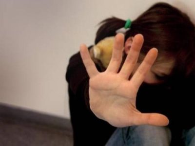Custodia cautelare a due stranieri e un’italiana per abuso e violenza su minore