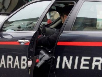 Prato: picchia, rapina e tenta di tagliare i capelli alla ex fidanzata