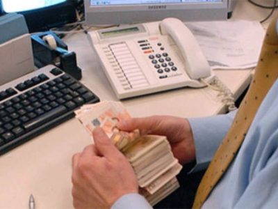 Banche italiane balzo in avanti ma con meno 2800 dipendenti