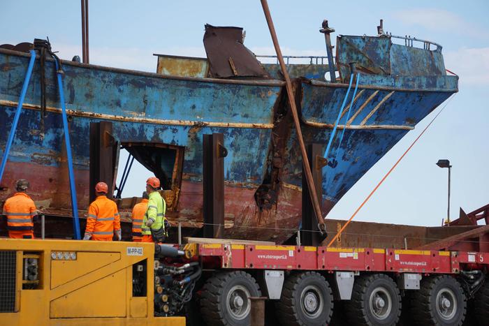 barcone biennale, barca nostra biennale venezia