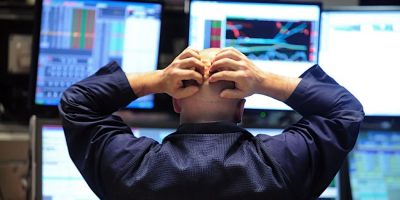 Wall Street crolla, stop agli scambi per 15 minuti