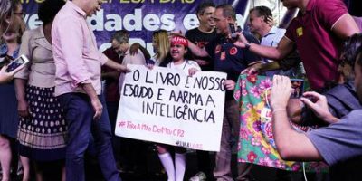 Migliaia in piazza a Rio contro il taglio all&#...