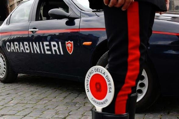 pugni carabinieri