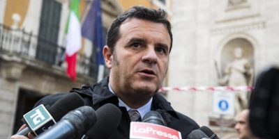 Il Ministro Centinaio critica la tassa di soggi...