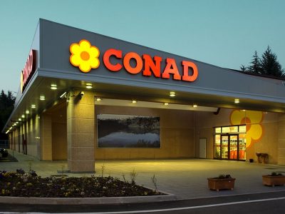 Conad rileva supermercati Auchan- Italia, sono 1600 punti vendita