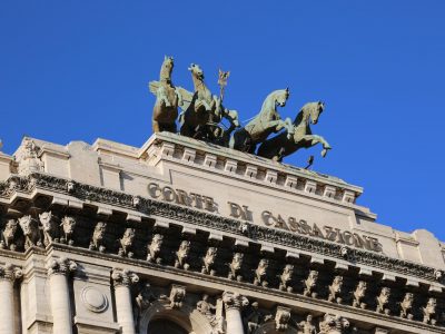 Messaggi petulanti dell’ex non bloccati: la Cassazione non lo condanna