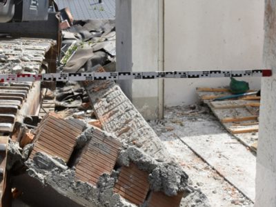 Grave un operaio travolto dal crollo del tetto di una palestra