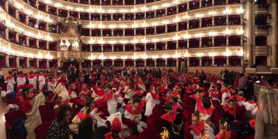 Bambini a lezione di lirica immersi nella magia...